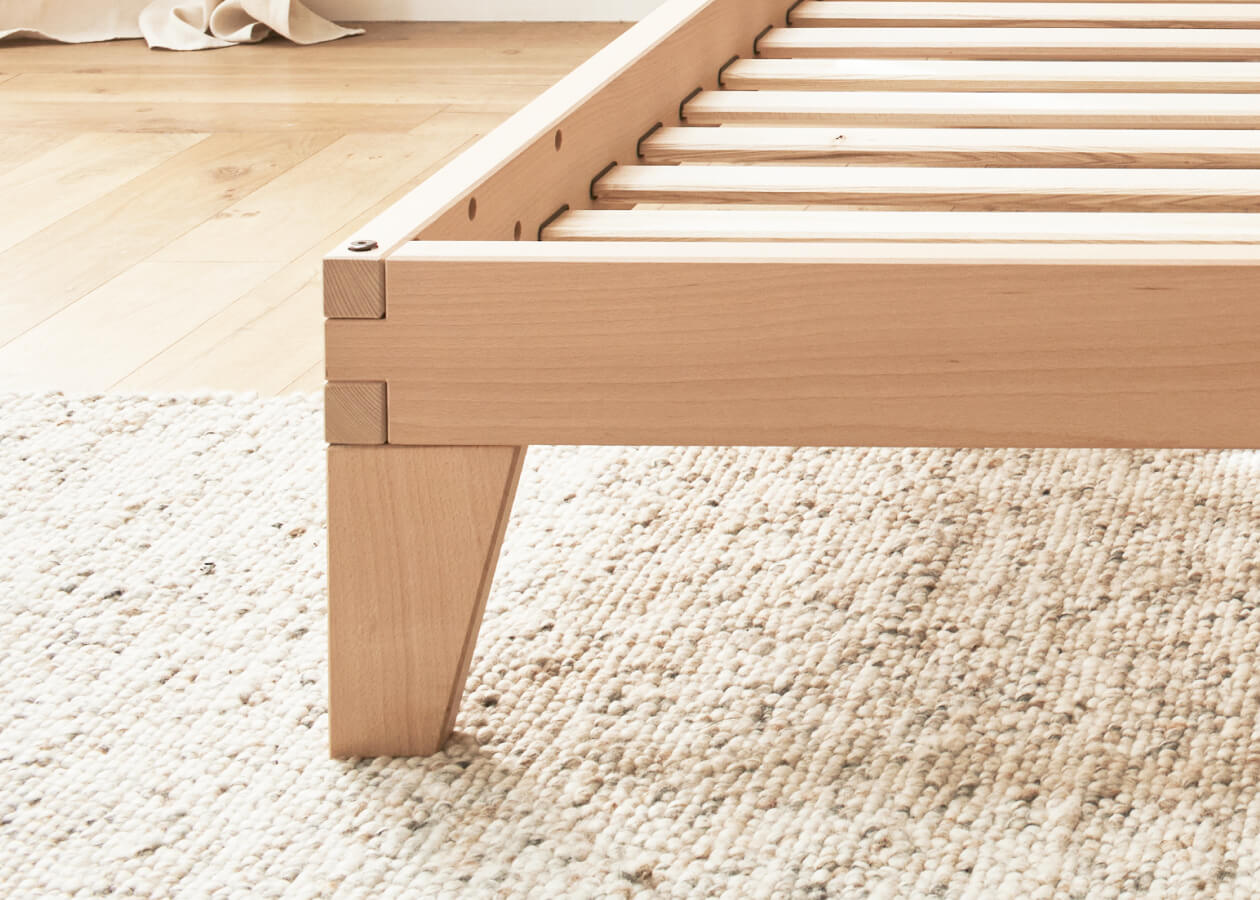 Letto in legno massiccio NOVA