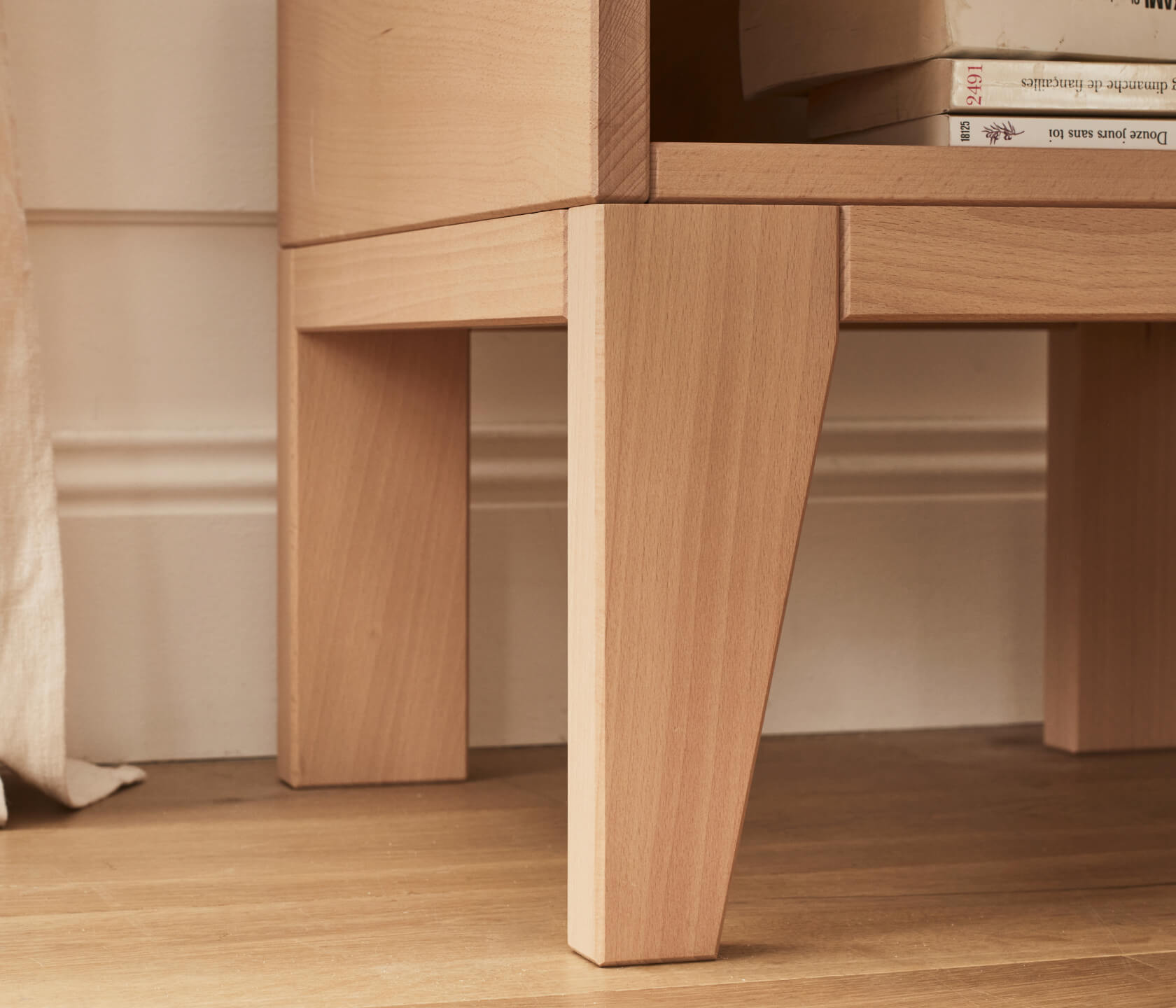 Comodino in legno massiccio NOVA