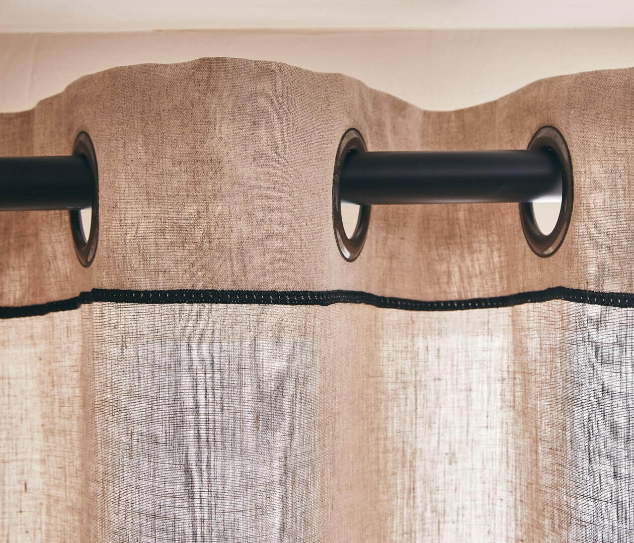 Tende sottili in lino bianco ALTO